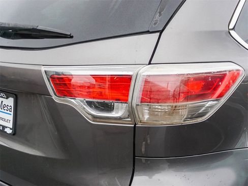 Used 2014 Toyota Highlander LE image 7