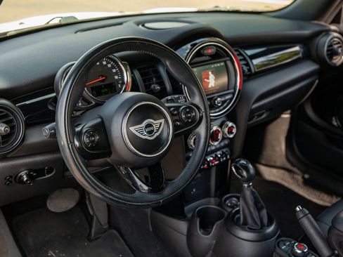 Used 2019 MINI Cooper Convertible image 10