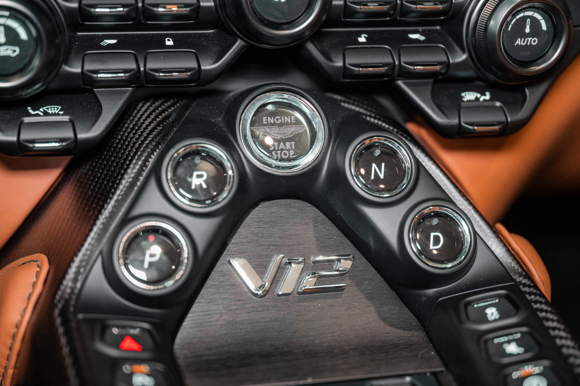 Used 2023 Aston Martin V12 Vantage Roadster RWD image 28