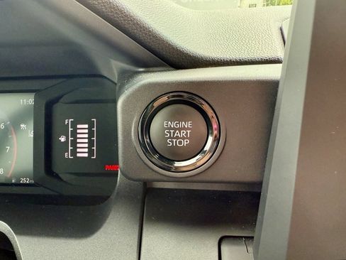 Used 2024 Toyota Tacoma SR image 31