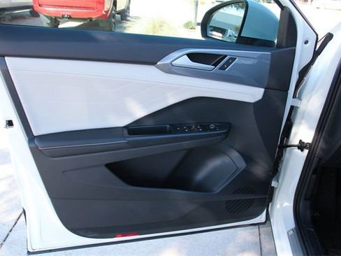 Certified 2025 Volkswagen Taos SEL image 12