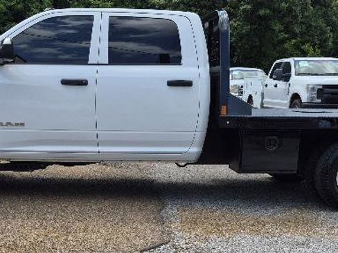 Used 2019 RAM 3500 Tradesman w/ Chrome Appearance Group AWD/4WD image 2
