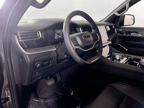 Used 2022 Jeep Wagoneer Series III image 9