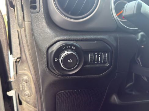 Used 2022 Jeep Wrangler Unlimited Sport image 17