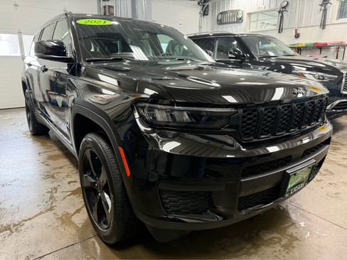 Used 2021 Jeep Grand Cherokee L Laredo image 3