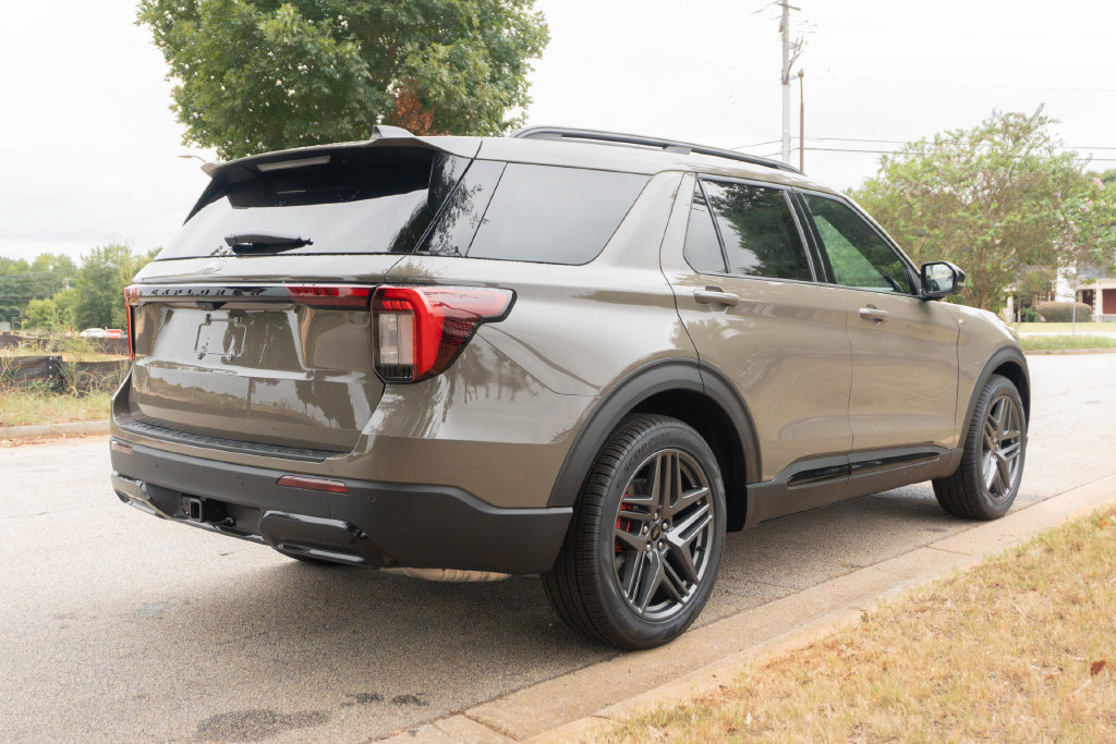New 2027 Ford Explorer ST-Line w/ Premium Package RWD image 9