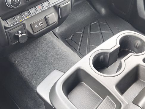 Used 2025 Chevrolet Silverado 1500 Custom image 20