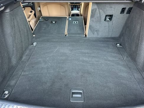 Used 2025 Porsche Macan image 15