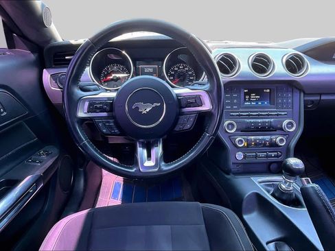 Used 2018 Ford Mustang GT RWD image 5