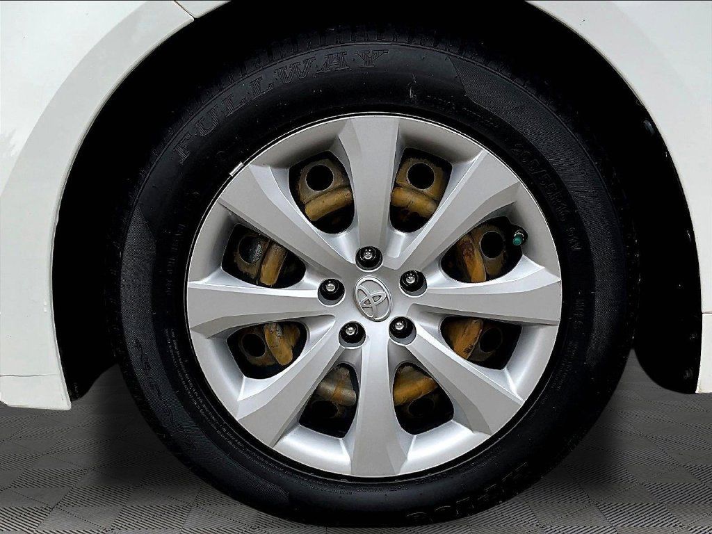 Used 2021 Toyota Corolla LE FWD image 36
