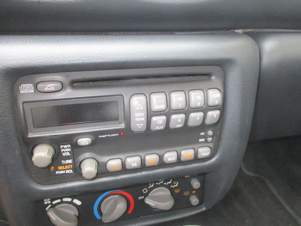 Used 2002 Pontiac Sunfire SE w/ Opt Pkg 1 FWD image 29