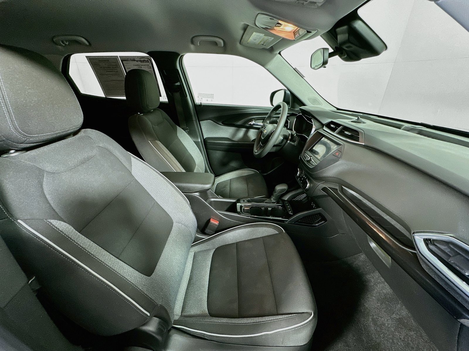 Used 2022 Chevrolet TrailBlazer LT FWD image 26