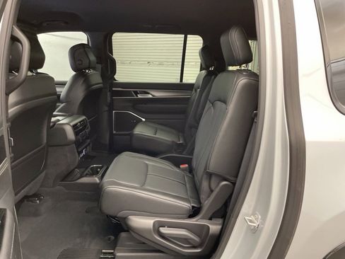 New 2025 Jeep Wagoneer Series II image 18