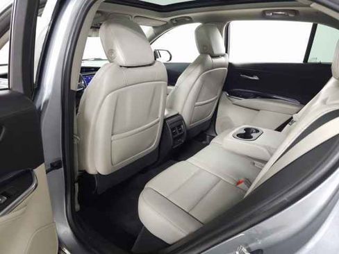 Used 2023 Cadillac XT4 Luxury w/ Cold Weather Package image 31