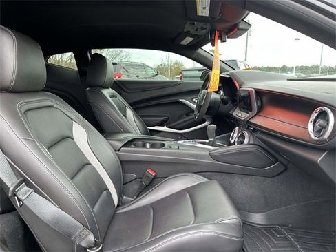 Used 2018 Chevrolet Camaro LT image 10