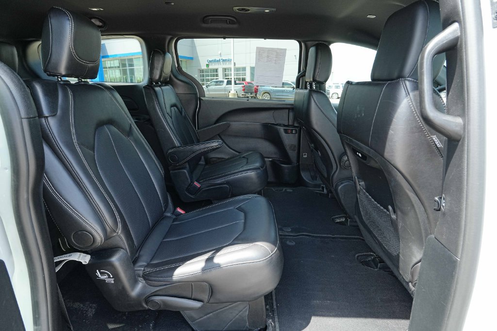 Used 2025 Chrysler Pacifica Select FWD image 24