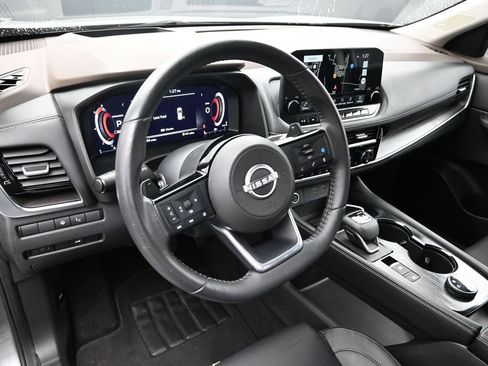 Used 2023 Nissan Rogue Platinum w/ Platinum Premium Package image 16