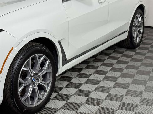 Used 2023 BMW X7 xDrive40i image 13