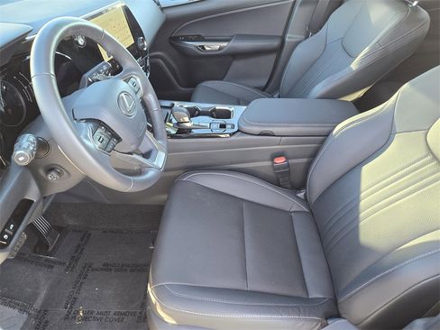 Used 2025 Lexus NX 250 FWD w/ Towing Package (2000 Lbs) image 13
