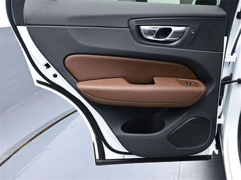 Used 2019 Volvo XC60 T5 Momentum w/ Premium Package image 23