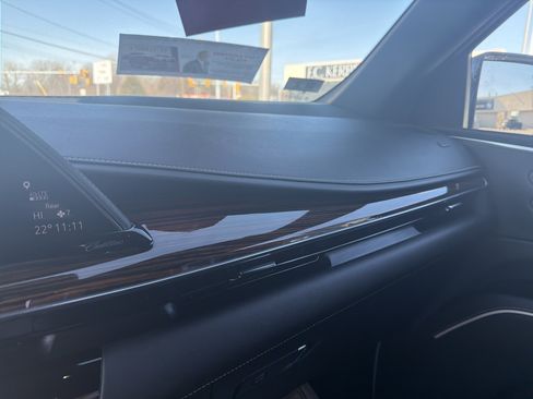 Certified 2021 Cadillac Escalade Premium Luxury w/ LPO, Illumination Package image 20