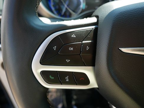 Used 2022 Chrysler Pacifica Touring-L FWD image 28