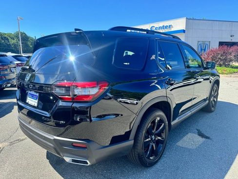 Used 2025 Honda Pilot Black Edition image 5