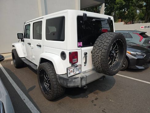 Used 2017 Jeep Wrangler Unlimited Sahara w/ Connectivity Group AWD/4WD image 5