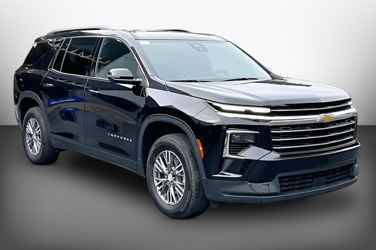 Used 2025 Chevrolet Traverse LT AWD/4WD image 2