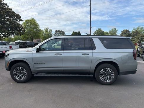 Used 2025 Chevrolet Suburban Z71 AWD/4WD image 6
