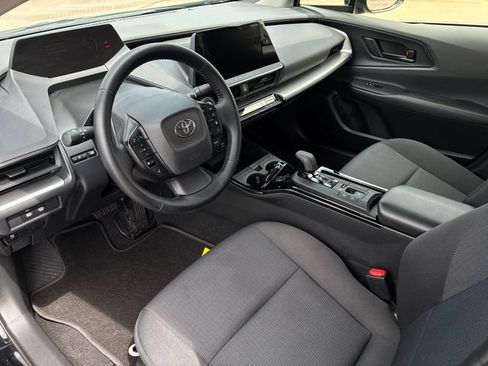 Used 2026 Toyota Prius LE FWD image 11
