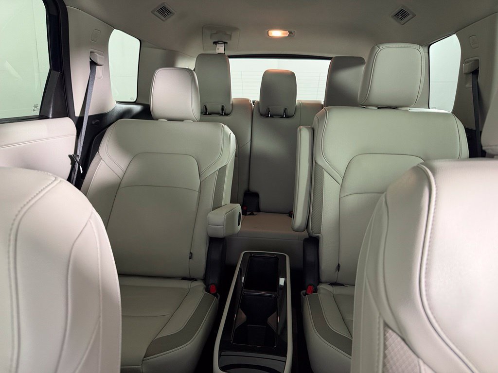 Used 2025 Nissan Pathfinder SL w/ SL Premium Package FWD image 18