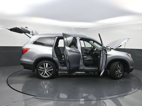 Used 2017 Honda Pilot Elite image 39