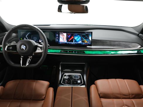 Used 2026 BMW 760i xDrive w/ Executive Package AWD/4WD image 9