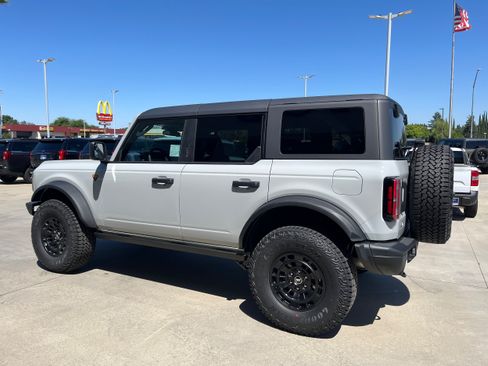 New 2026 Ford Bronco Badlands w/ Sasquatch Package AWD/4WD image 3