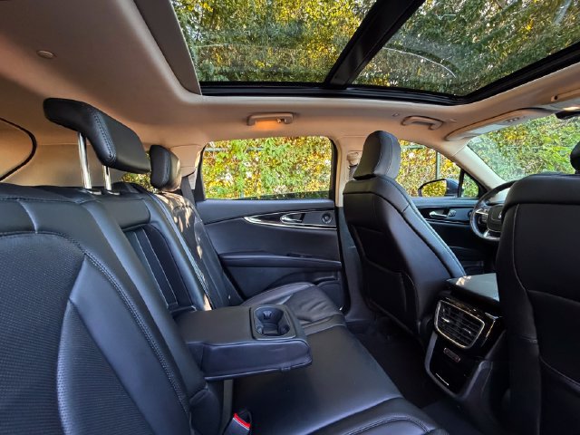 Used 2022 Lincoln Nautilus Reserve AWD/4WD image 39