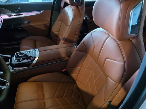 New 2026 BMW 740i xDrive w/ Premium Package AWD/4WD image 9
