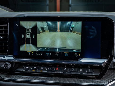 Used 2022 Chevrolet Silverado 1500 ZR2 w/ Technology Package image 26