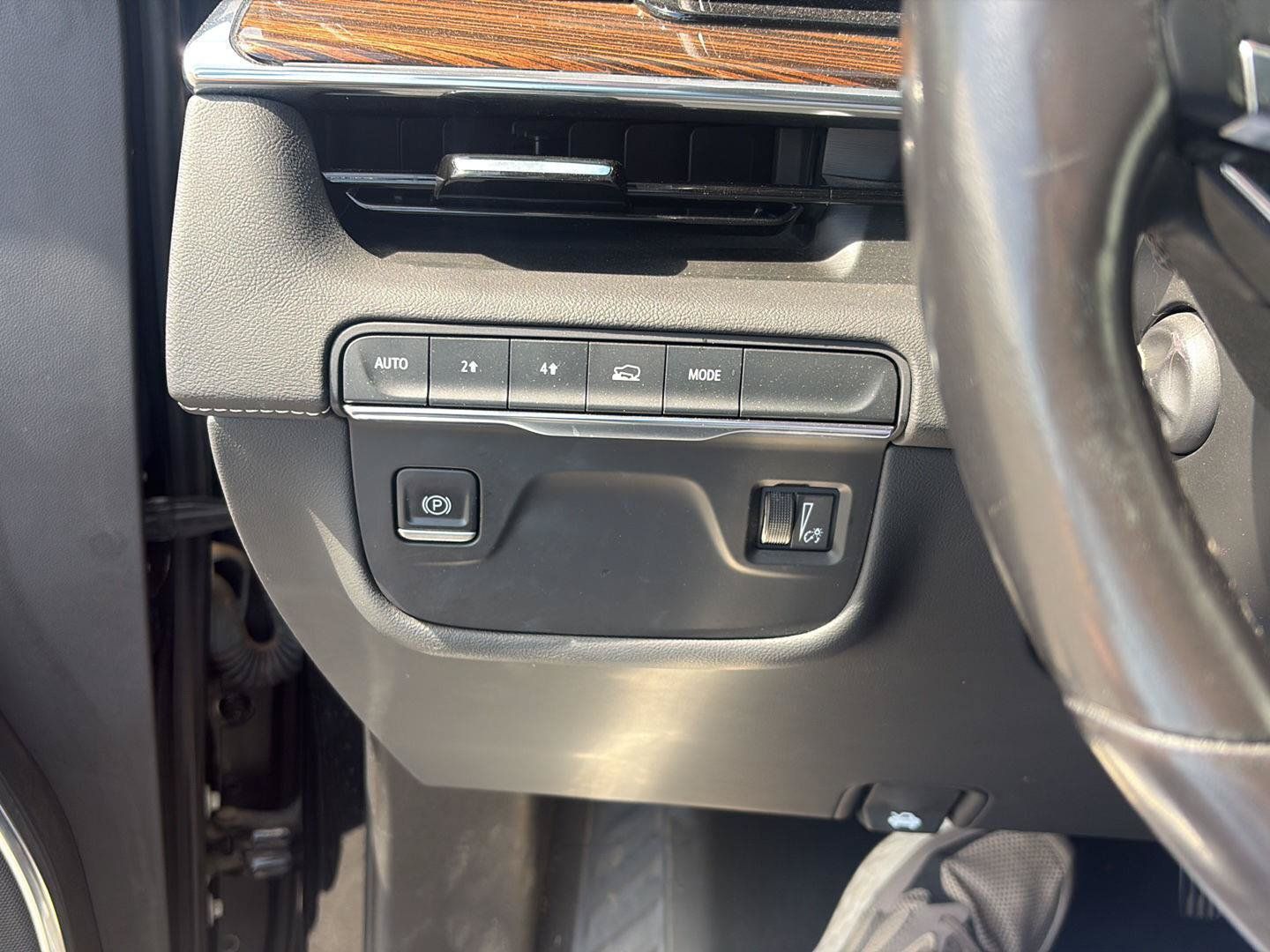 Used 2023 Cadillac Escalade Premium Luxury AWD/4WD image 10