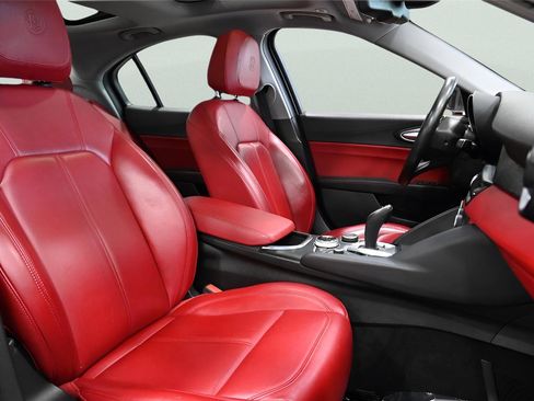 Used 2020 Alfa Romeo Giulia AWD w/ Quick Order Package 22J Sport image 21
