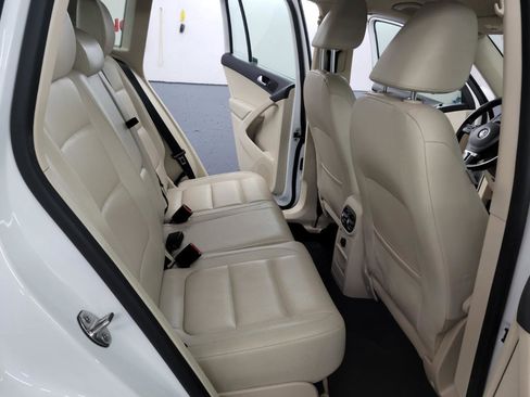 Used 2017 Volkswagen Tiguan S image 12