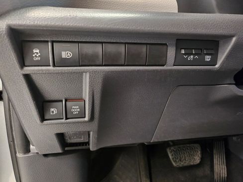 Used 2021 Toyota Sienna XLE image 30