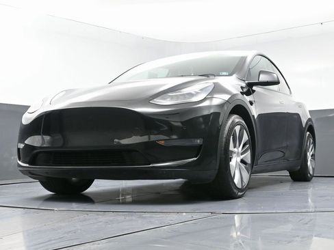 Used 2022 Tesla Model Y Long Range image 53