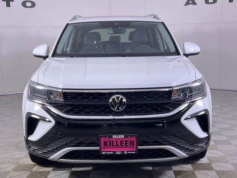 Used 2024 Volkswagen Taos SE image 2