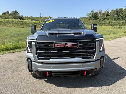 Used 2024 GMC Sierra 2500 AT4 w/ AT4 Preferred Package AWD/4WD image 8