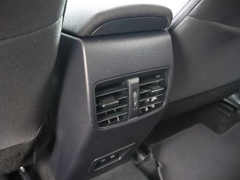 Used 2022 Toyota Corolla Cross LE FWD image 16