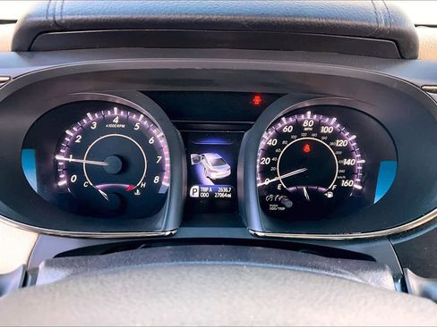 Used 2018 Toyota Avalon Limited image 25