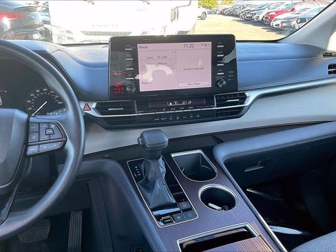 Used 2024 Toyota Sienna LE image 16