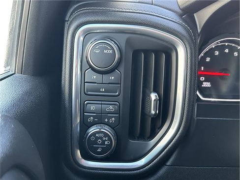 Used 2021 Chevrolet Silverado 2500 LT w/ Convenience Package image 26