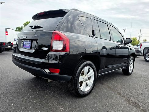 Used 2017 Jeep Compass Latitude AWD/4WD image 9